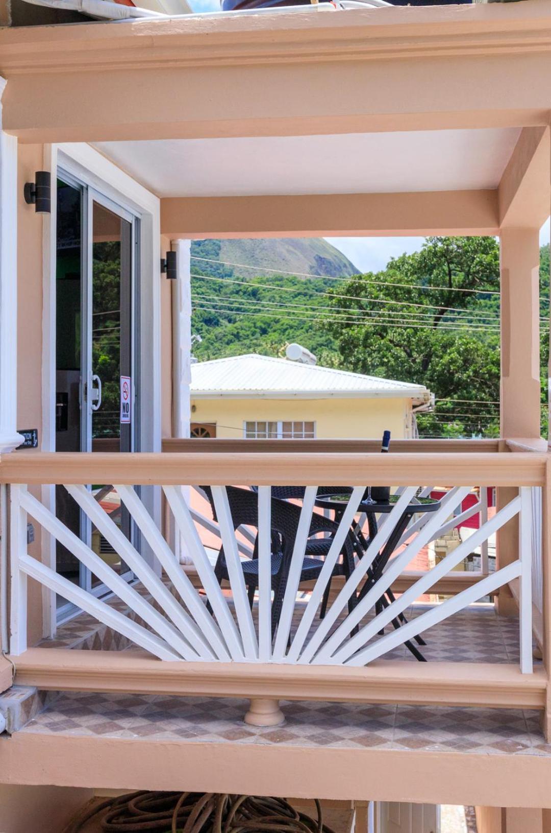 Maggie'S Inn Soufriere Ngoại thất bức ảnh
