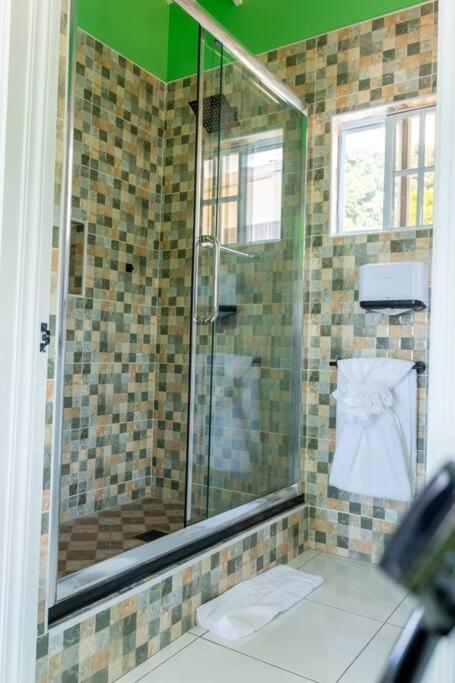Maggie'S Inn Soufriere Ngoại thất bức ảnh